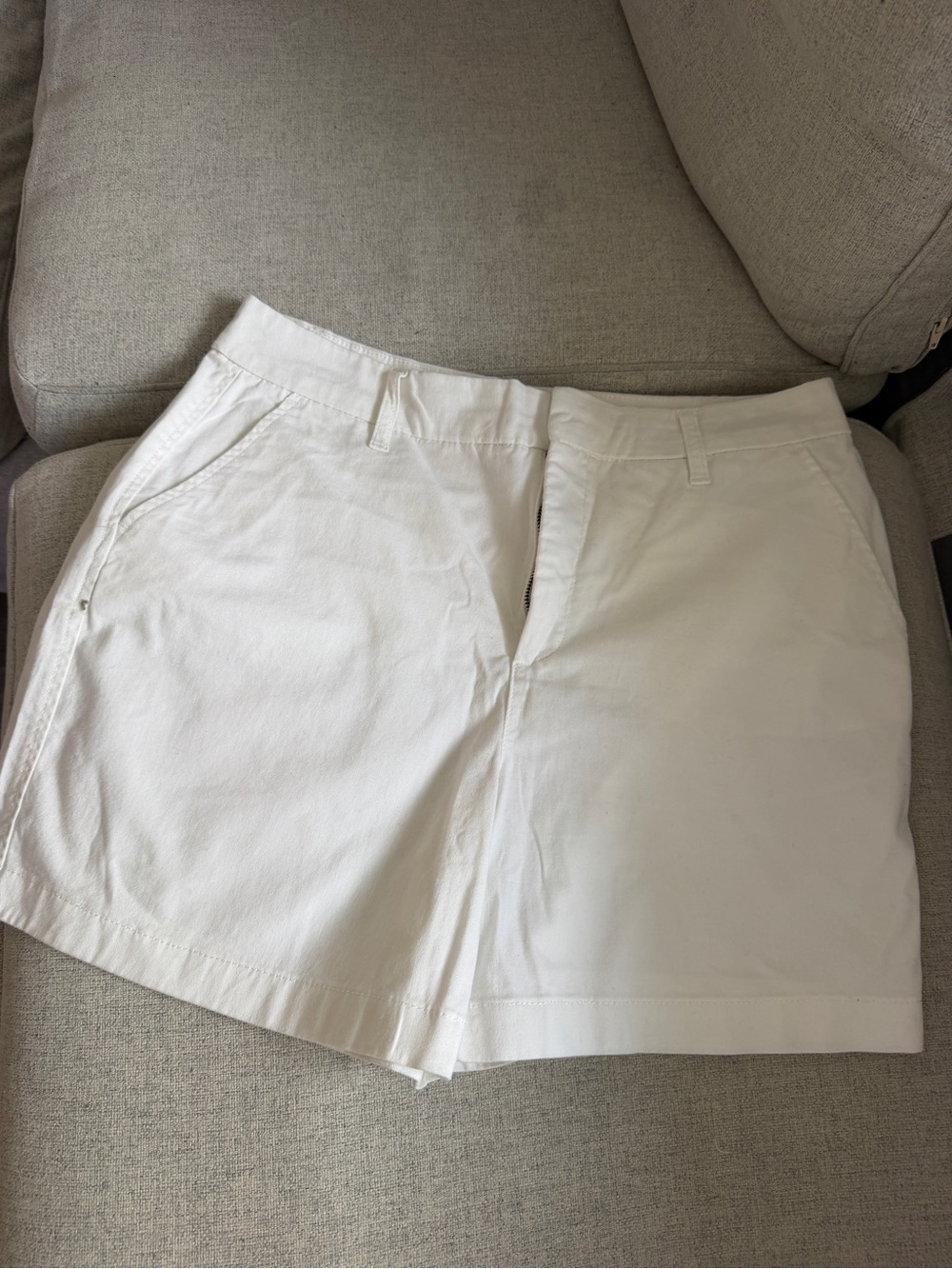 Gloria Vanderbilt White Cotton Bermuda Shorts